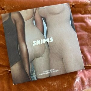 Skims Seamless Sculpt Strapless Shortie Bodysuit
